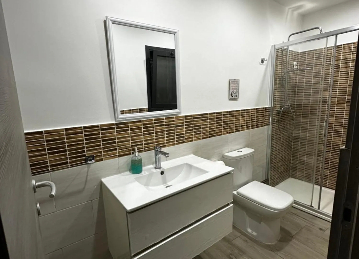 Mary House Apartments カターニア 0*,  イタリア
